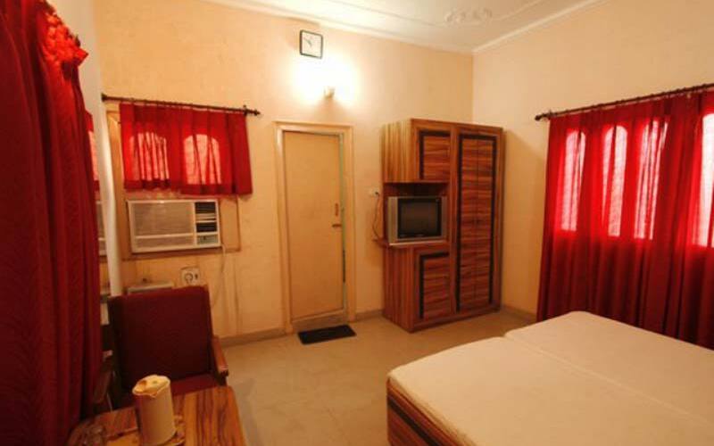Hotel Soni International, Basti 3